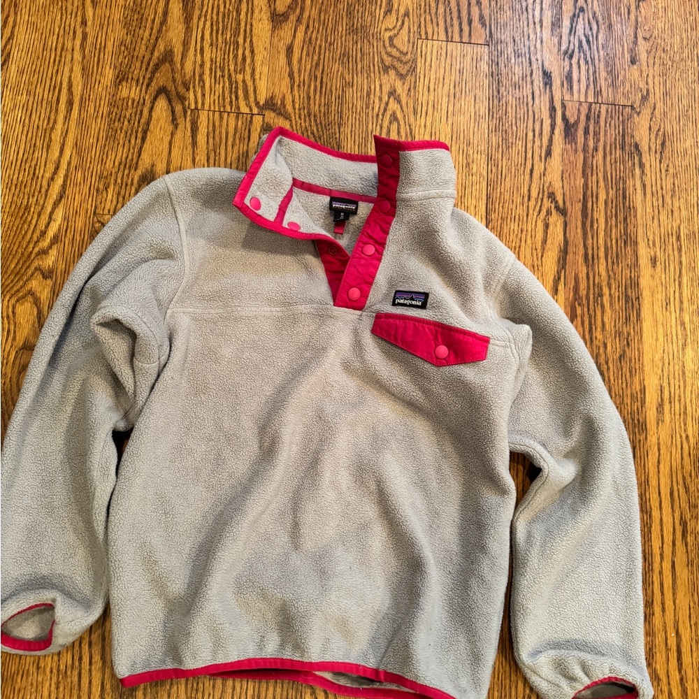 Girls Patagonia gray pullover fleece snap T